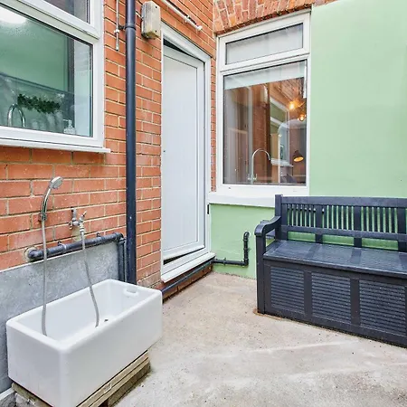 Host & - Number 5 Whitby