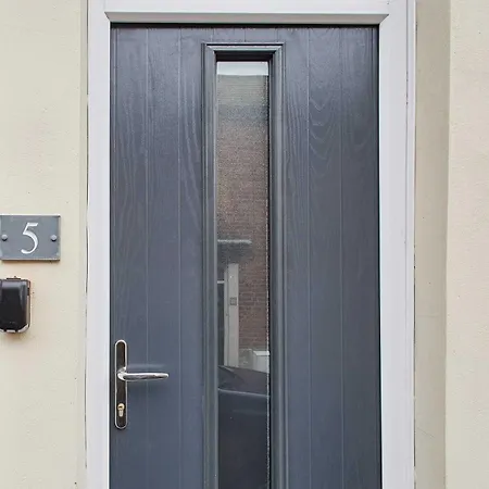 Host & - Number 5 * Whitby